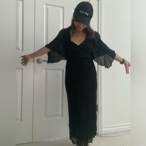 Black Flowy Black Dress with Elegant Sleeve